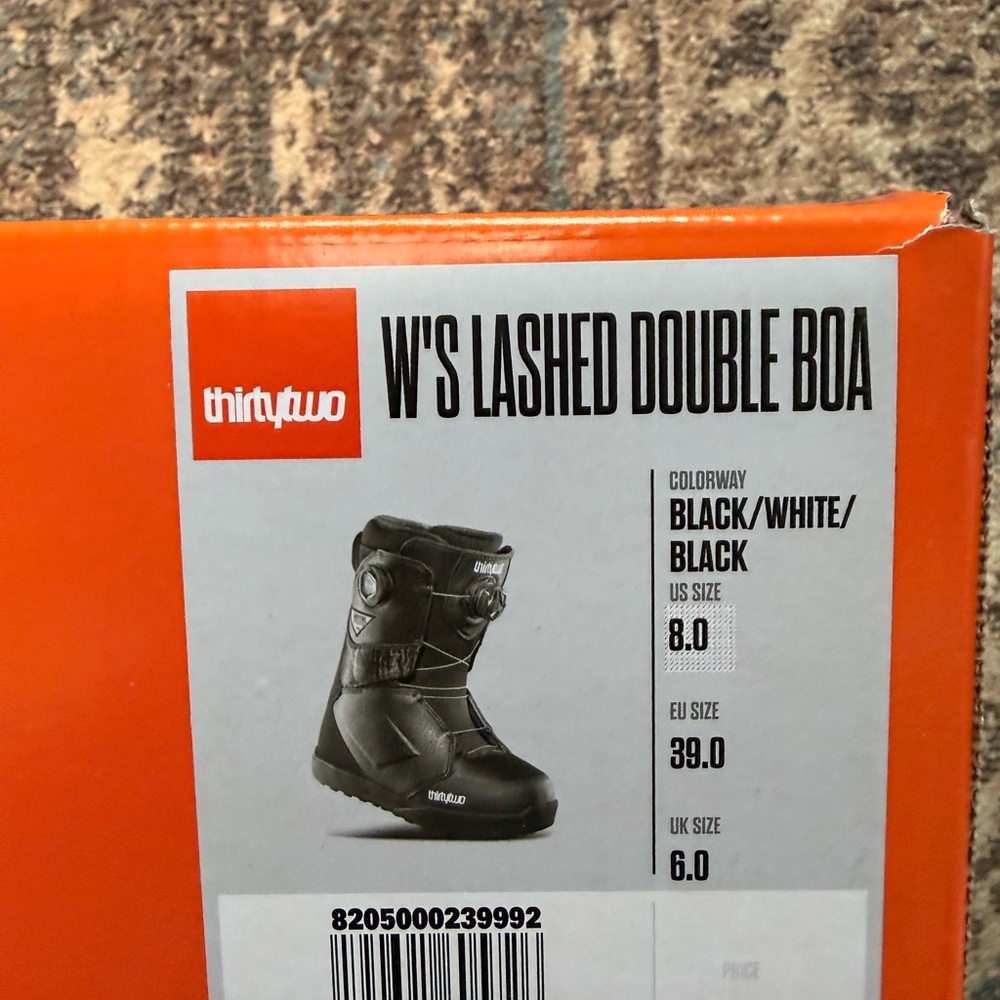 ThirtyTwo Women's Black and White Snow Boots